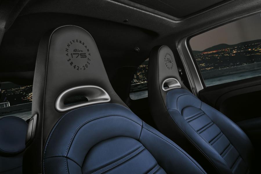 Детали интерьера Abarth 695 Rivale 175 Anniversary (312) 2017 года  (фото 2 из 23)